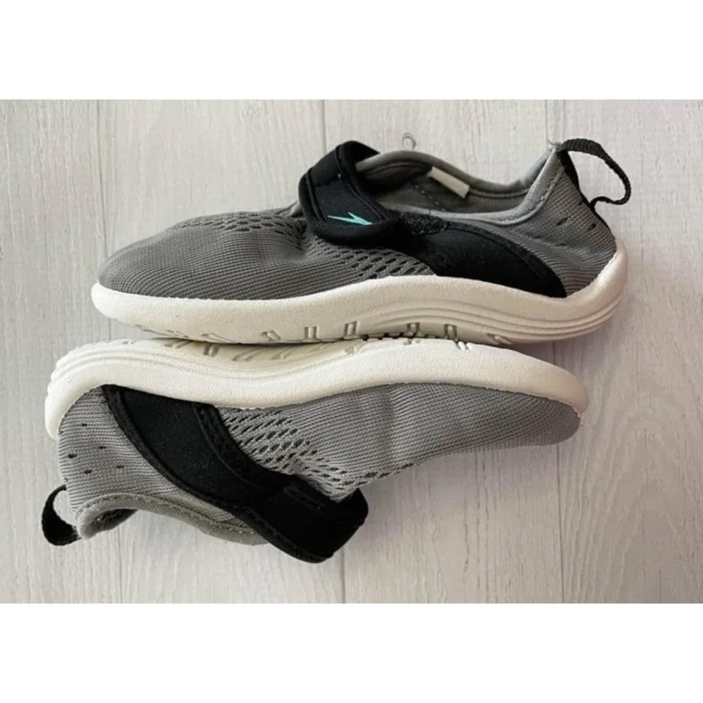 Speedo kids water shoes grey black‎ little kids medium 7/8